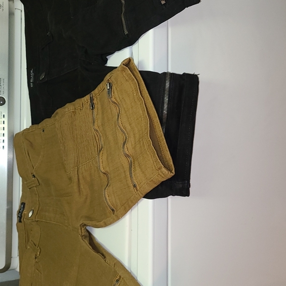 2 pair of zipper jean shorts - Picture 2 of 3